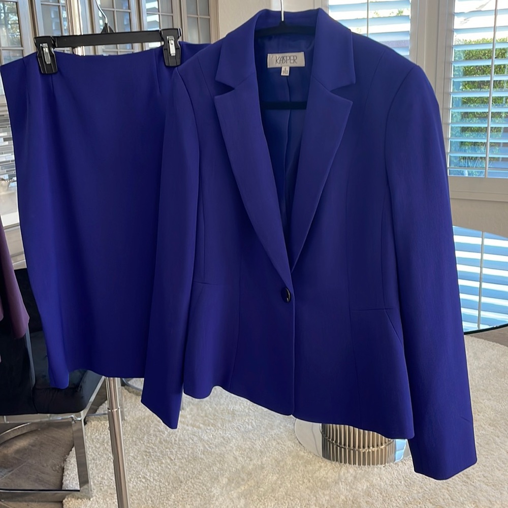 Kasper skirt suit